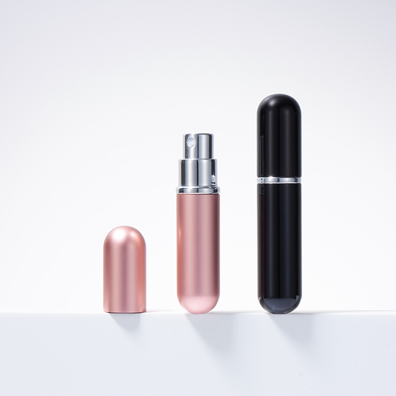 Punjivi aluminijski raspršivač parfema od 5 ml